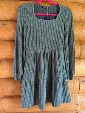 Sonnpet Women’s Ribbed Long-Sleeve Tiered Dress — Gray
